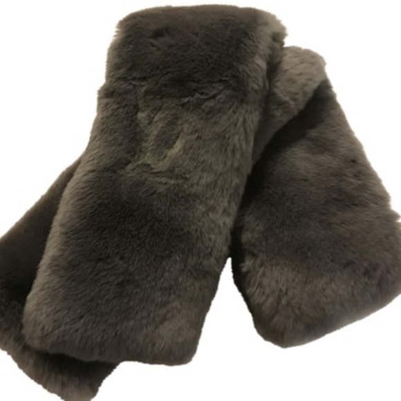 Louis Vuitton Grey Rex Rabbit Fur Scarf/Wrap - Picture 1 of 8